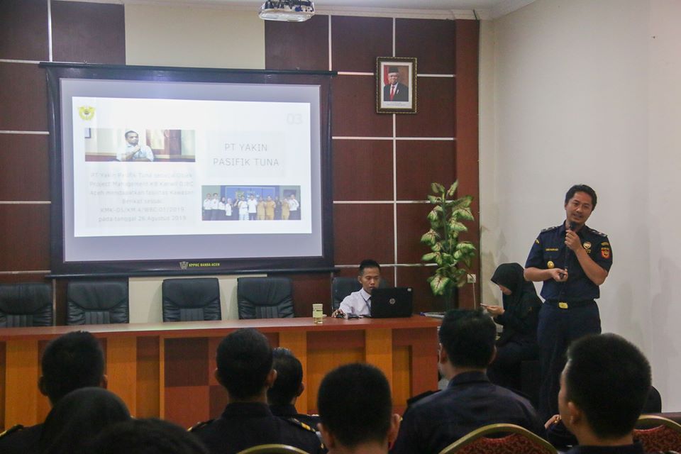 Pejabat dan Pegawai Bea Cukai Banda Aceh menerima pengarahan terkait Internalisasi Project Management TPB (Tempat Penimbunan Berikat) dan KITE (Kemudahan Impor Tujuan Ekspor)
